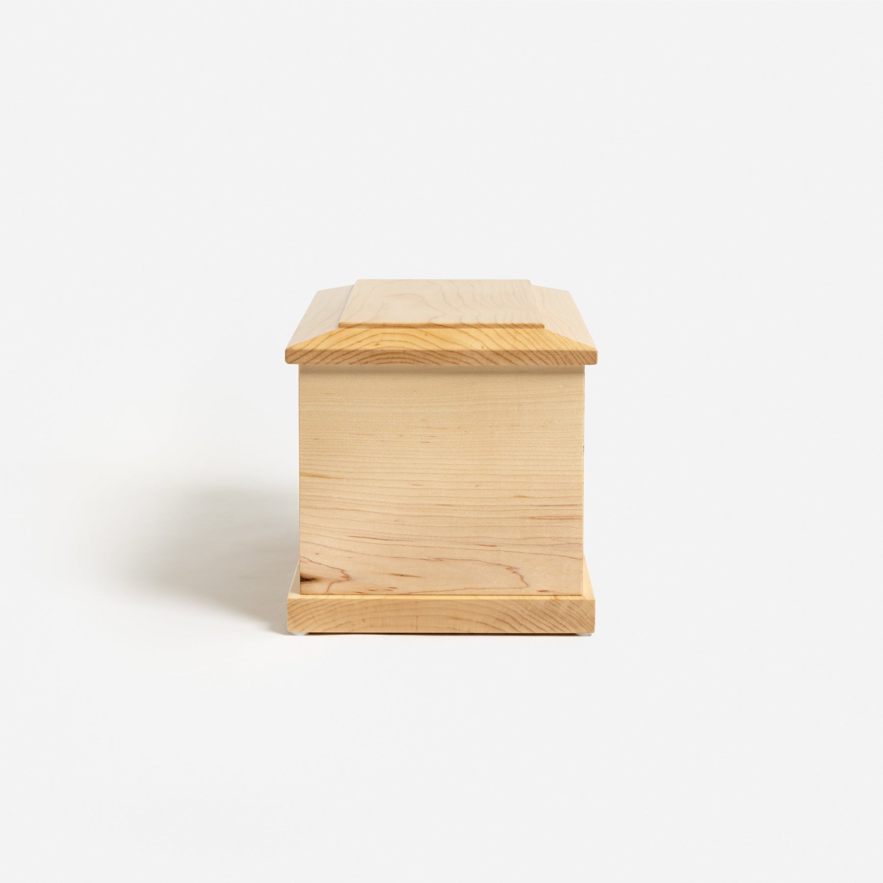 Side view of maple urn – solid sturdy construction